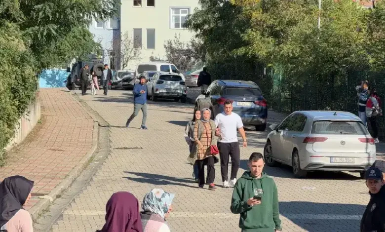 Basaksehirde-ortaokulda-bicakli-saldiri