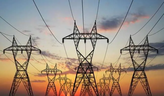 EPDK tarafından güncellenen elektrik faturası tüketim limiti ve 2027 yılı son kaynak tedarik tarifesi detayları.