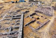 Sivas Kayalıpınar'daki antik Šamuḫa'da gerçekleştirilen kazılarda Kral II. Tudhaliya dönemine ait 131 çivi yazılı tablet ve parçası keşfedildi. – Hitit arşivi
